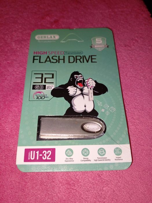 Флешка с песнями в тачку