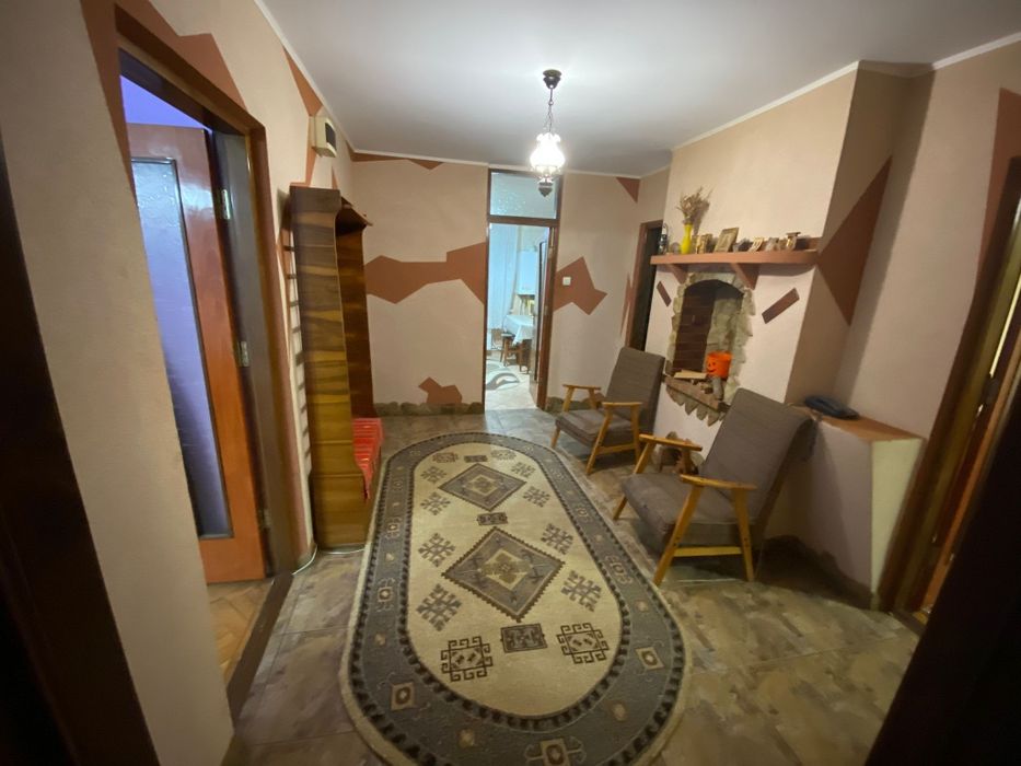 De închiriat apartament 3 camere decomandate 400 euro Bloc belvedere