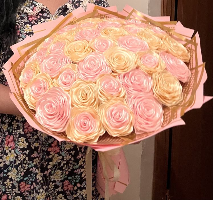 Атласные розы 35 шт