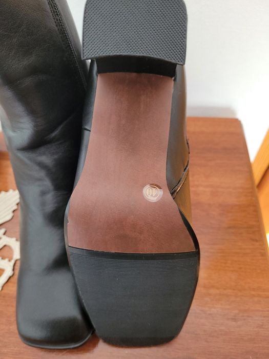 Vind botine din piele naturala .
