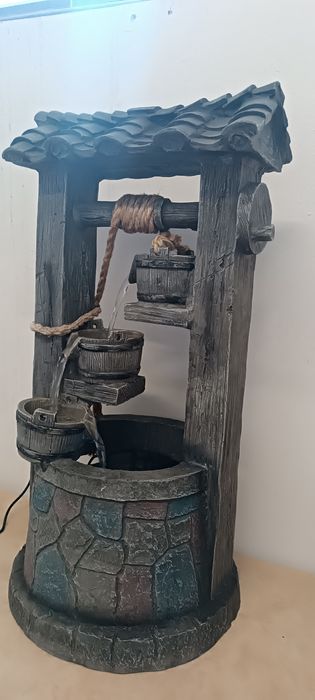 Соларен градински фонтан