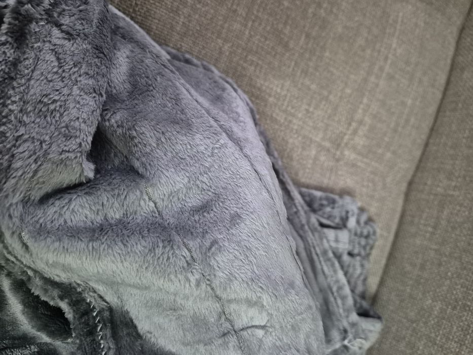 Продам  пледы новые цвет серый