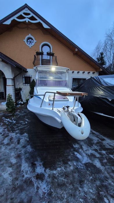 Vand barca cabinata 5.8 m lungime