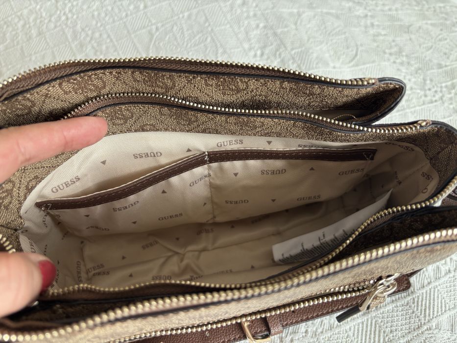 Оригинална дамска чанта Guess