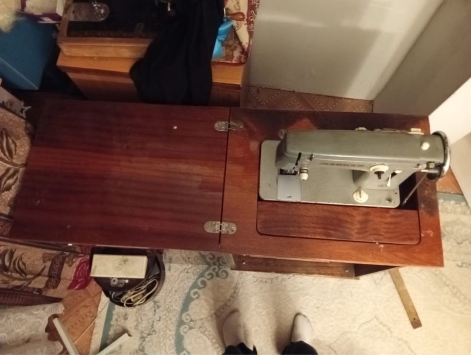 Продам швейную машину