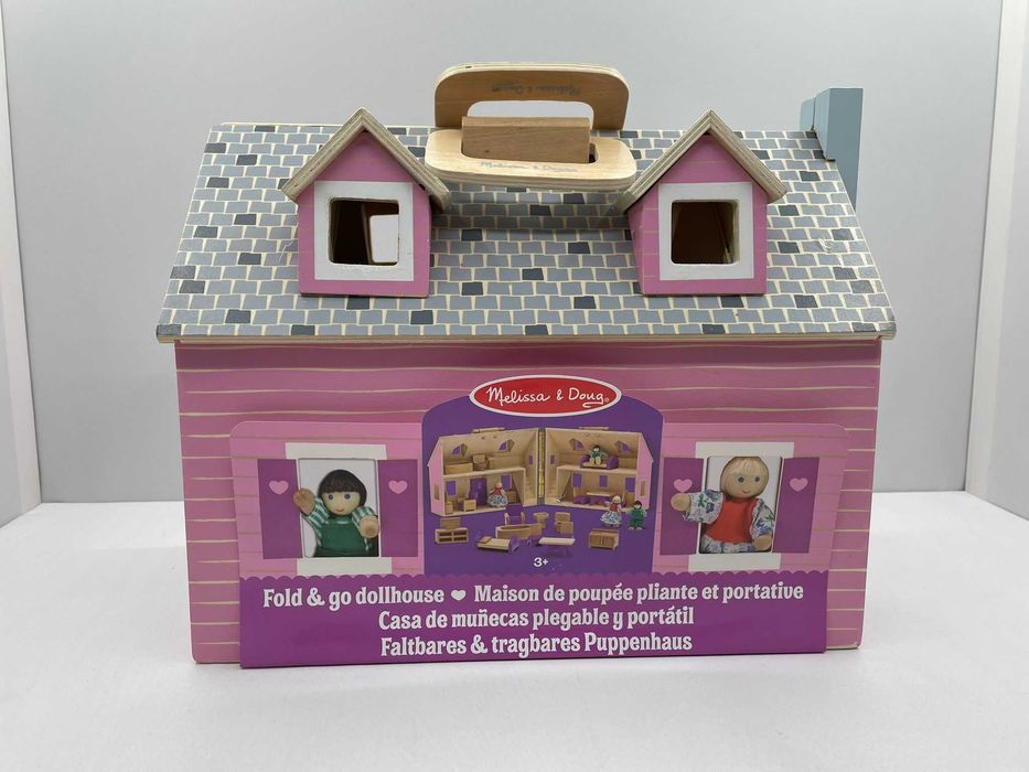 Casuta de papusi din lemn Melissa & Doug