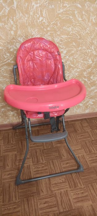 Велосипед, коляска, детский стул.