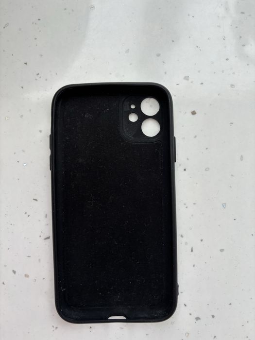 Калъфи за iPhone 11 – различни цветове (като нови)