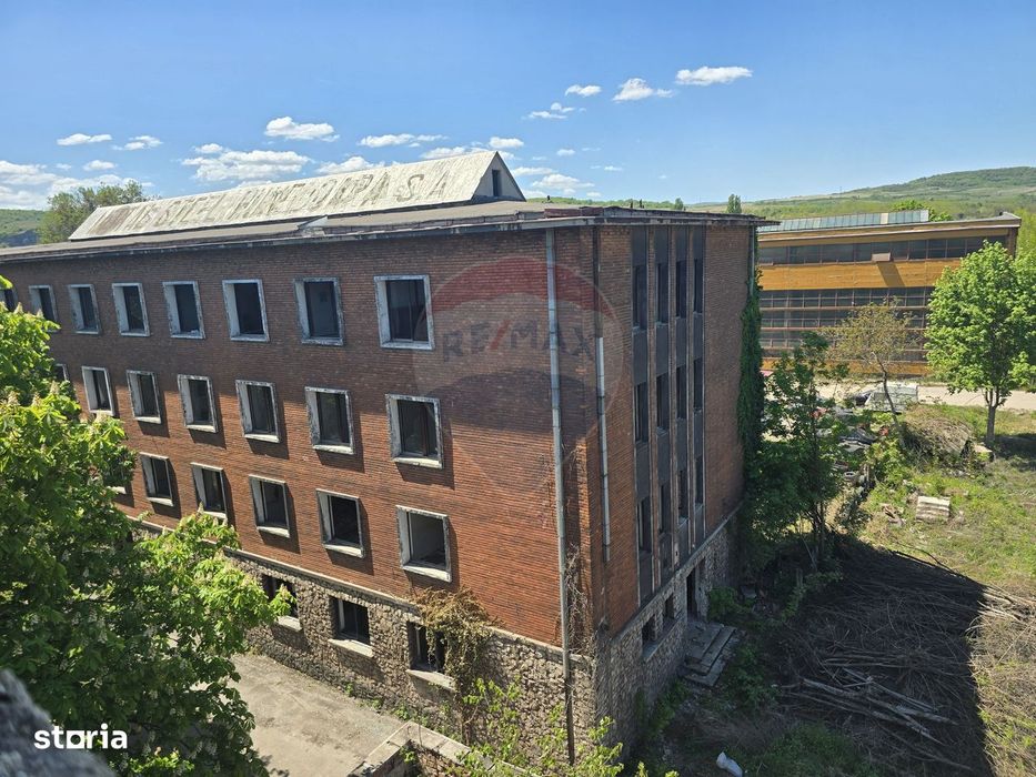Patrimoniu Industrial, teren si clădiri, lângă Castelul Corvinilor