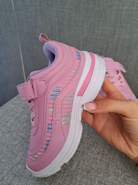 Нови маратонки за момиче