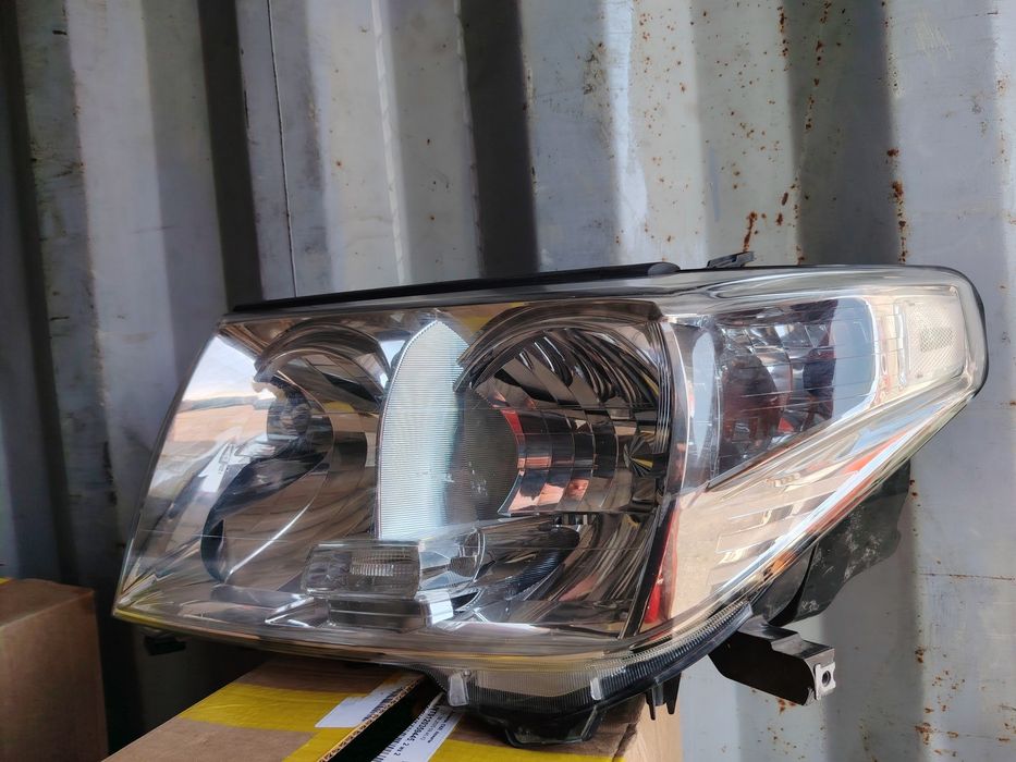 Фара оригинальная Ленд Крузер 200