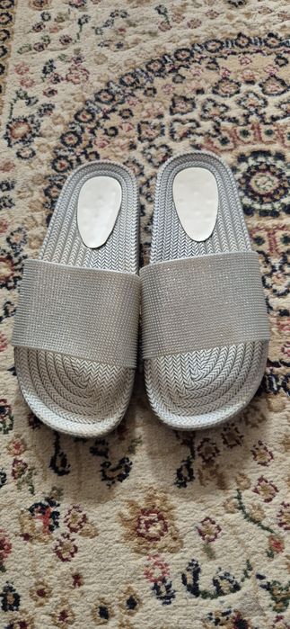 Отдам детскую обувь