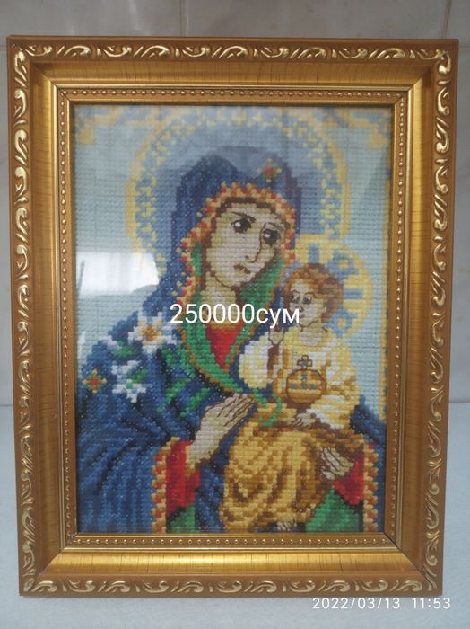 Продам картины вышитые крестиком и собранная из страз.