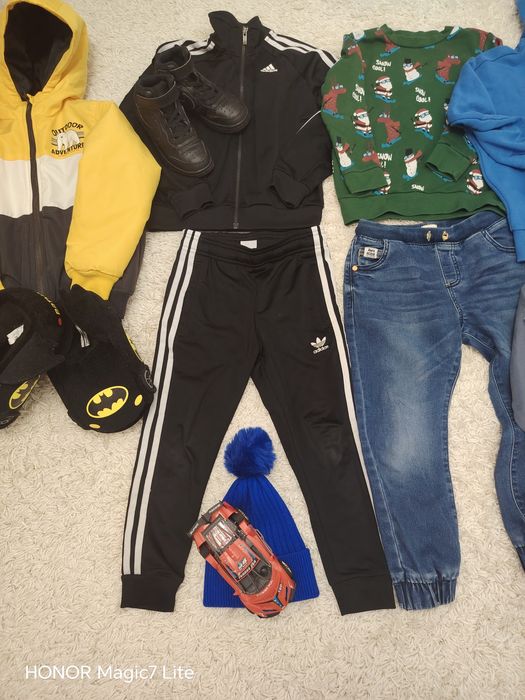 Lot hainute baietel 5-6 ani plus adidasi Nike 29.5