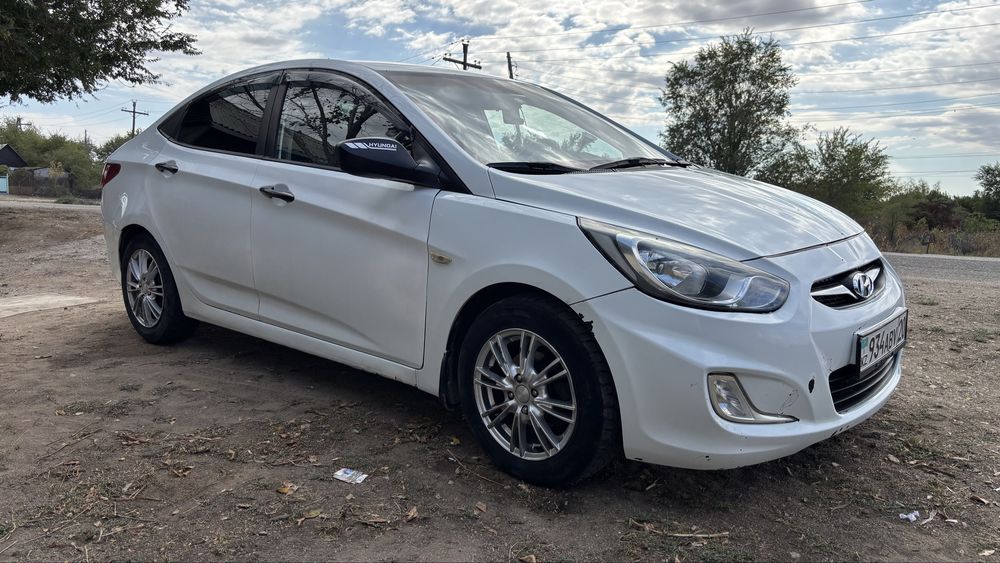 Hyundai accent 2013