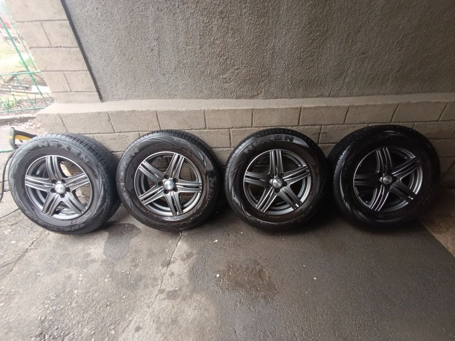 Шины и диски почти новые