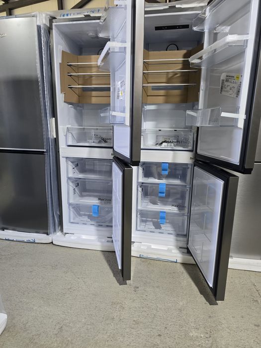 Нов хладилник с фризер Beko B1RCNA364G