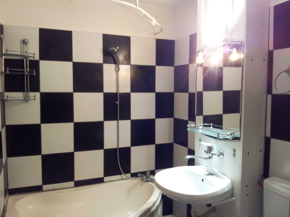 De inchiriat Apartament 4 camere, etaj 2 din 4