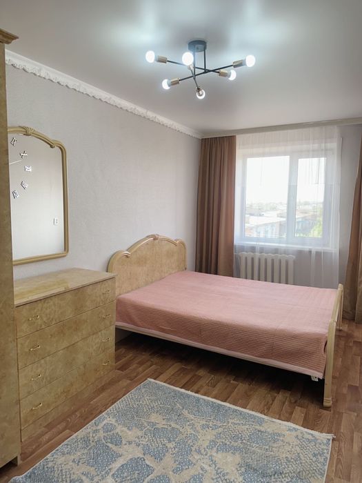 Продается 2 комн квартира в центре.