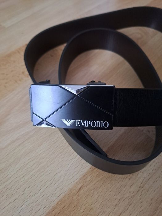 Vând curea Emporio nouă