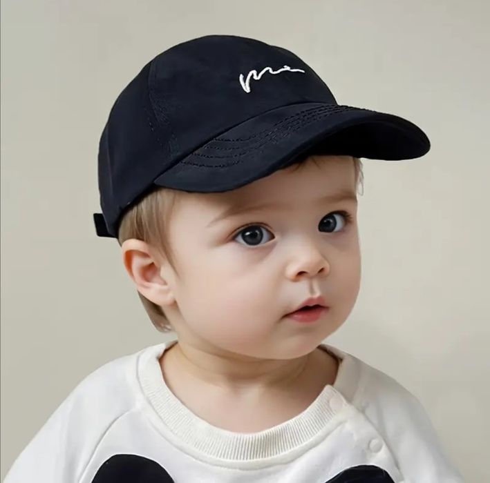 Шапка с козирка за бебе