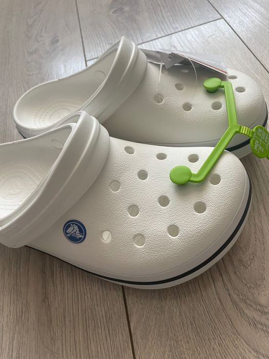 Crocs noi cu eticheta