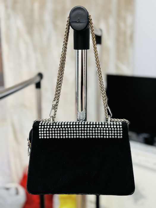 Geantă neagra din catifea cu model din pietre swarovsky de la PRADA