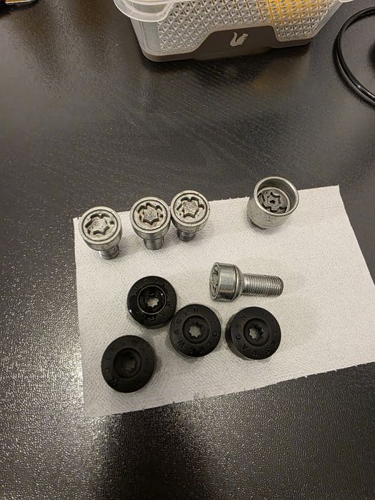 4 prezoane cu antifurt plus cheie