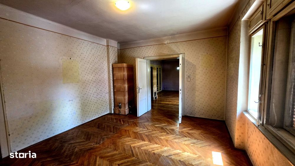 Apartament cu 4 camere , garaj si teren de 420 mp de vanzare zona Sub