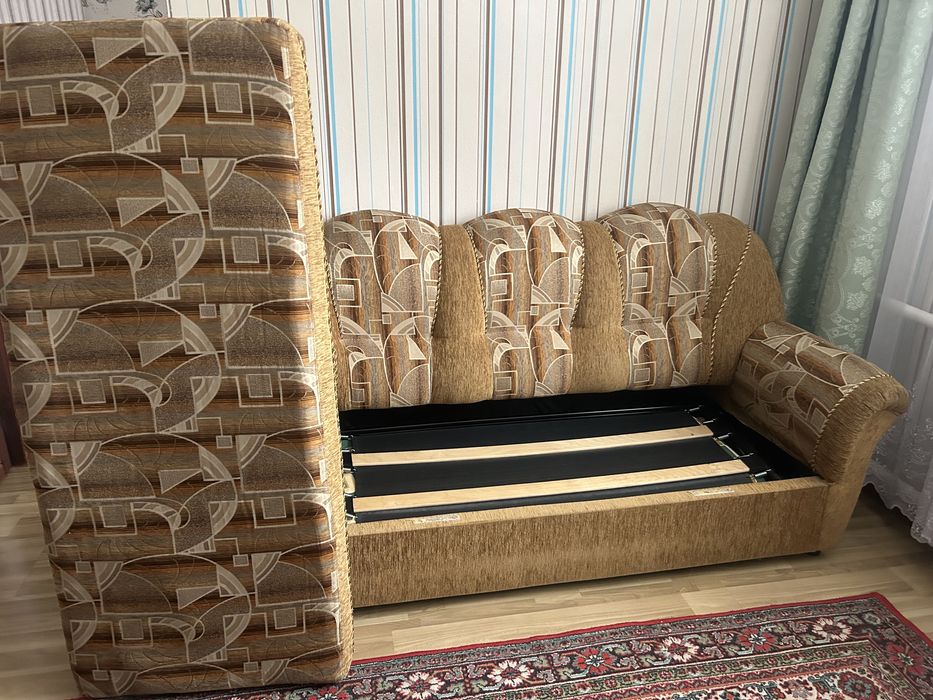 Раскладной диван с креслами