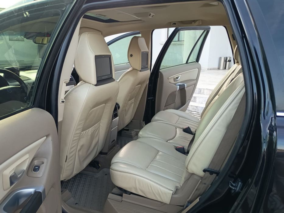 Volvo XC 90 D5 AWD – 2.4 Diesel 224 CP 2012 7 Locuri Finantare Livrare Gratuita