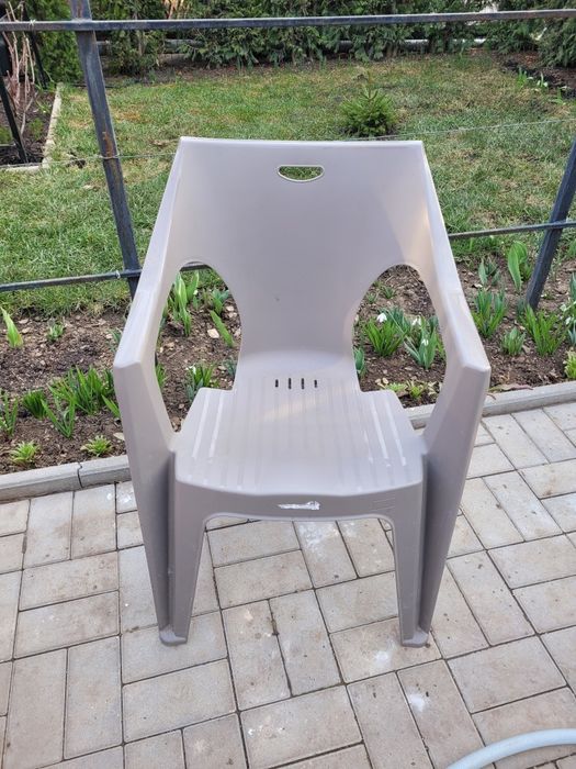 Vând 10 scaune de gradina. 50 de lei bucata