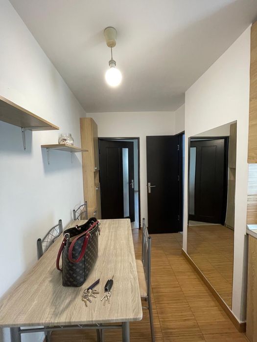 Vand apartament cu 1 camera in bloc mixt , zona Sp. Judetean