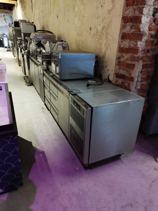 Хладилна маса 2 врати 6 чекмеджетаDesco Refrigerated Workbench