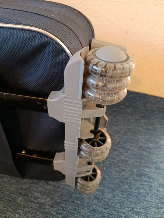 Vând troler în stare impecabilă