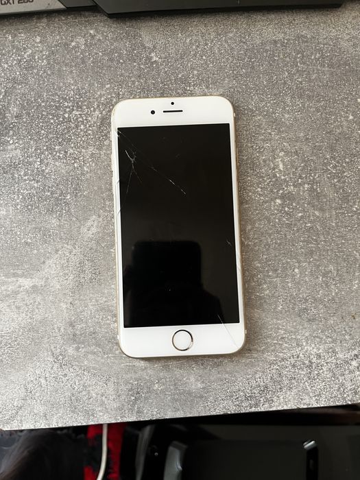 iPhone 6s Gold – funcțional – ecran crăpat