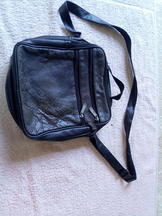 Продам кожаные сумки.