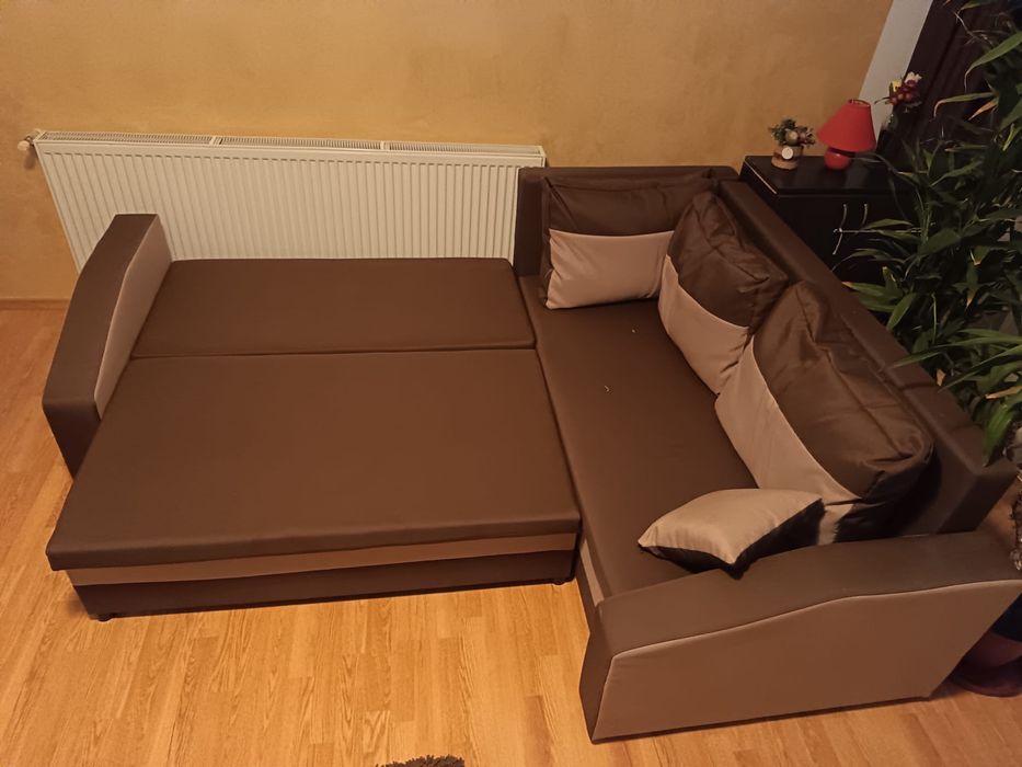Canapea extensibila cu lada de depozitare