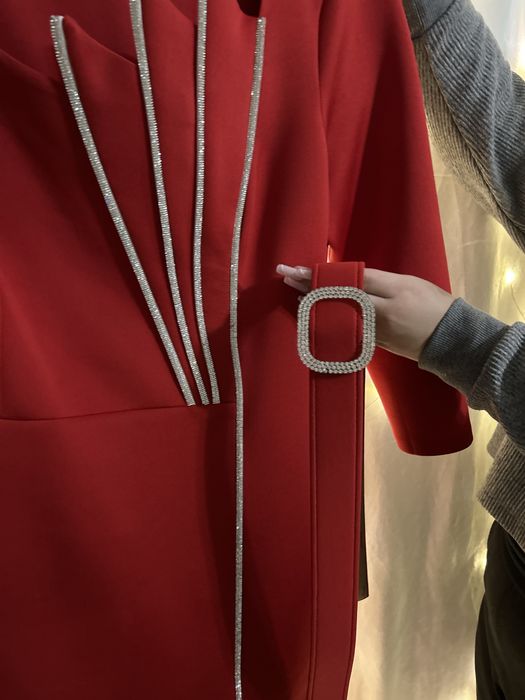 Продам платье красного цвета, размер 44