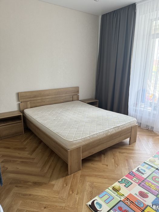 Кровать , 2 прикроватные тумбочки