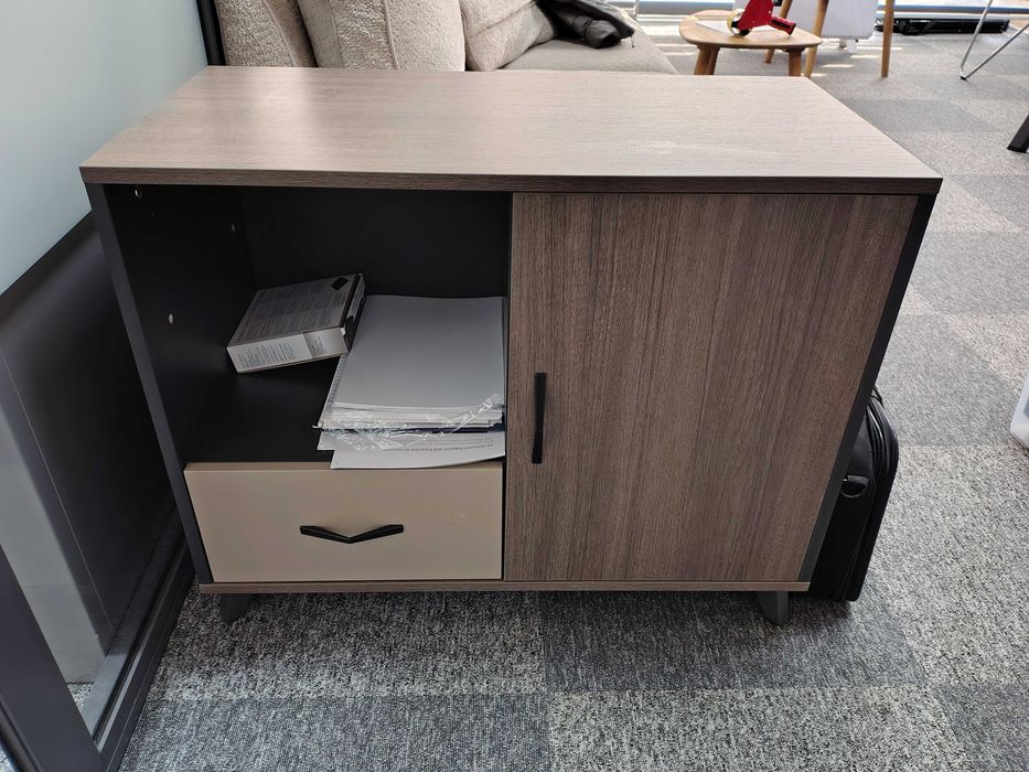 Офисные столы и тумбы