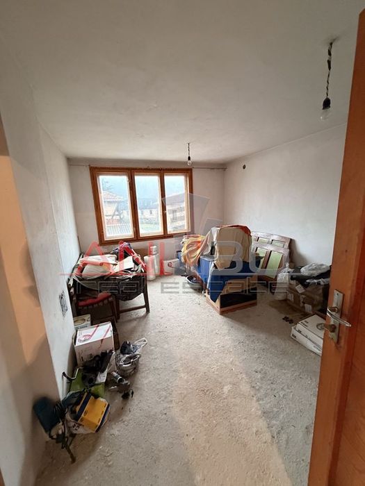 Къща в София, област-с.Говедарци площ 200 цена 180000