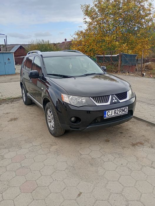 Vând Mitsubishi Outlander 2