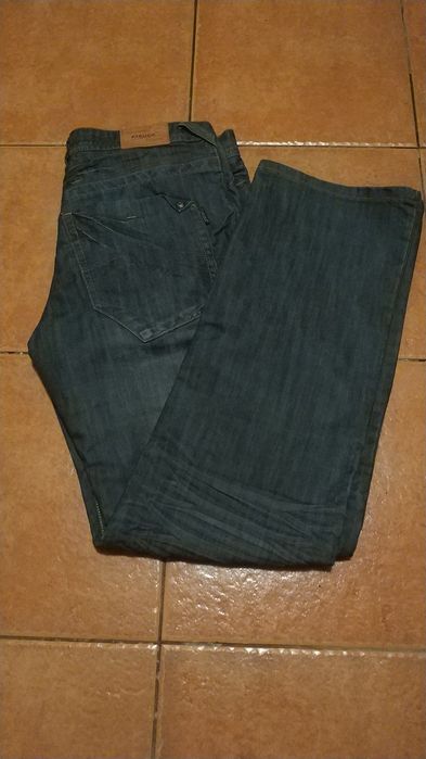 Продам джинсы. .