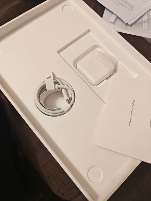 MacBook Air M1 cu 16Gb RAM și 1Tb stocare