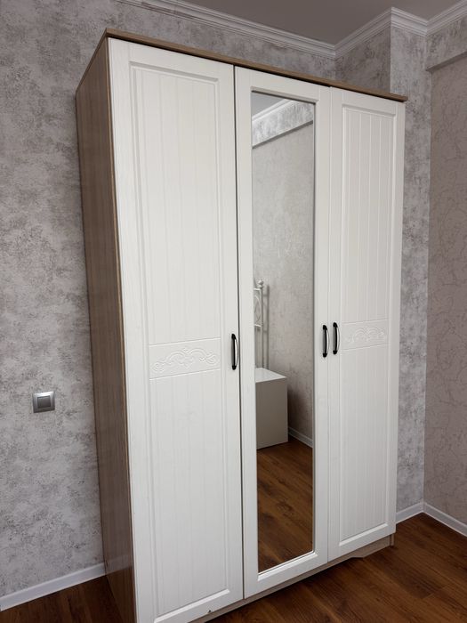 Продается шкаф с тумбами