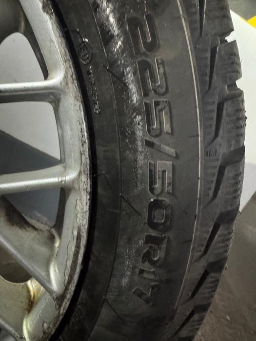 Продам зимние оригинальные Шины