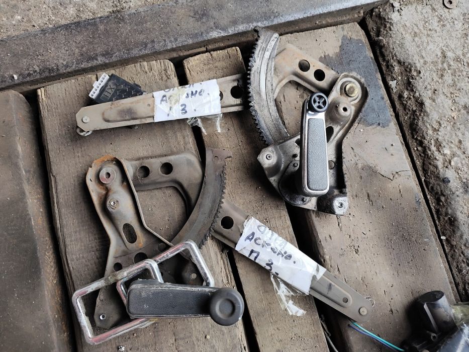 Стеклоподъёмники механический Опель Аскона