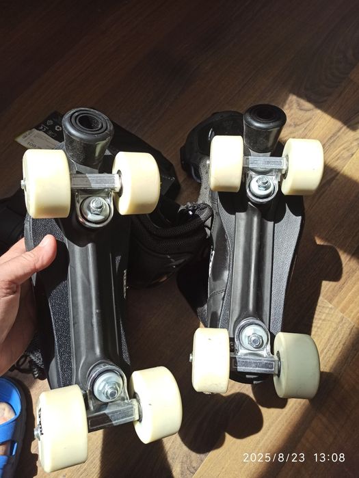 Patine rotile ROCES KOLOSSAL Adult Clasic Skates 43 noi Set Protecție