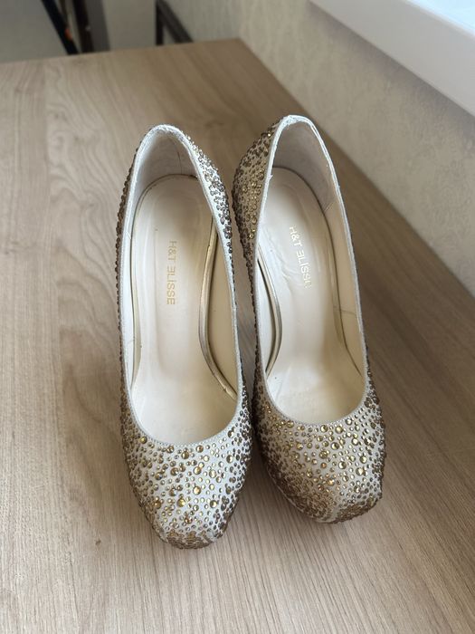 Туфли на высоком каблуке